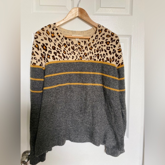 beachlunchlounge Leopard Print and Gray Sweater - Picture 1 of 7